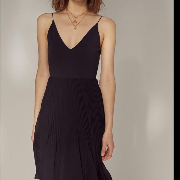 Aritzia WILFRED Daphnee RED Pleated Midi Dress XS, ballet style - Picture 3 of 8